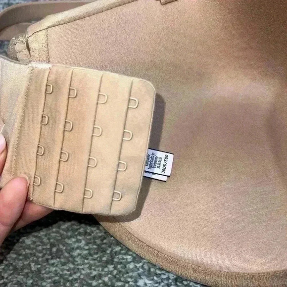 BODY BY VICTORIA Lightly Lined Smooth Strapless / strap Bra 36DD - Picture 7 of 13